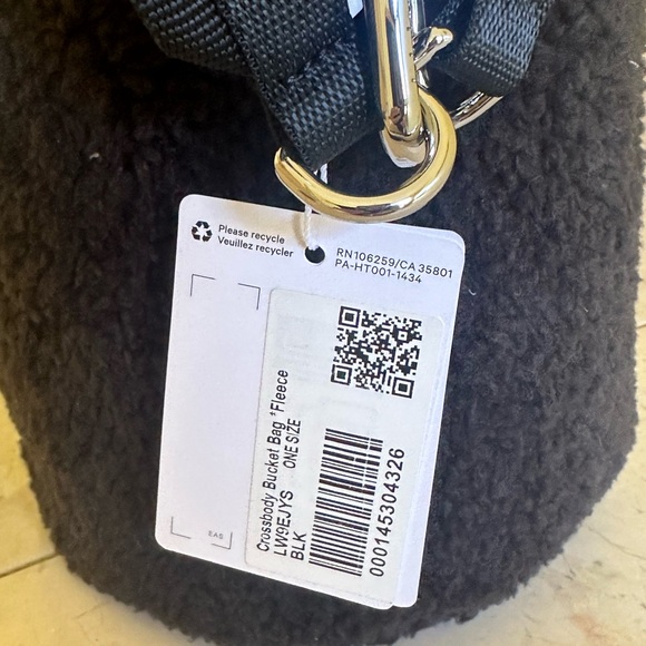 Lululemon Crossbody Black Bucket Bag Fleece 2.5L - Picture 12 of 14